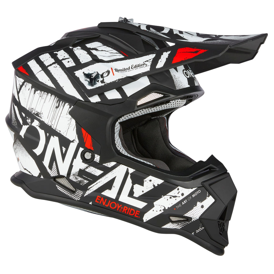 oneal:https://cdn.shopify.com/s/files/1/0550/1547/3316/products/ON_23_2SRS_HELMET_GLITCH_BLACKWHITE_3.jpg